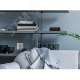 Legrand Valena 774420 Розетка 2к+3нем.ст. мех. белый 