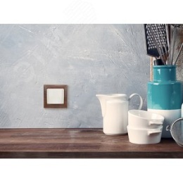 Legrand Valena 774322 Розетка 2к+3нем.ст. мех. сл.кость с крышкой