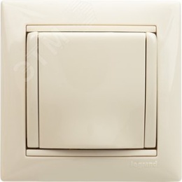 Legrand Valena 774322 Розетка 2к+3нем.ст. мех. сл.кость с крышкой